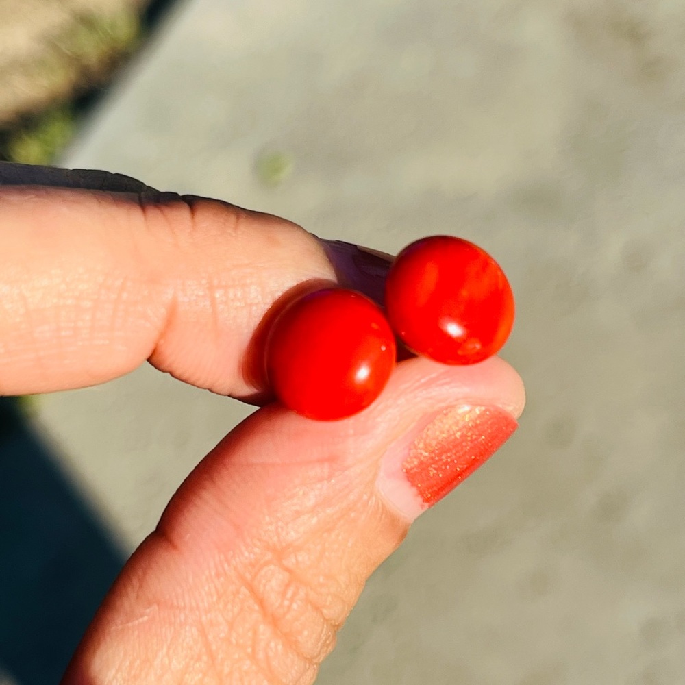 18k coral studs